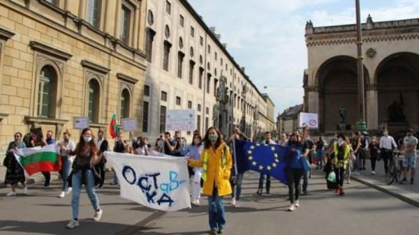 Болгары за рубежом протестуют против правительства ГЕРБ