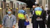 В два раза больше полицейских будут следить за ношением масок в городском транспорте