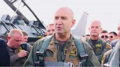 Президент совершил полет на F-16 и высоко оценил возможности самолета