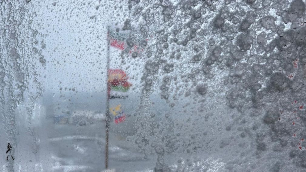 Сильный шторм блокирует болгарскую базу и исследовательское судно в Антарктиде