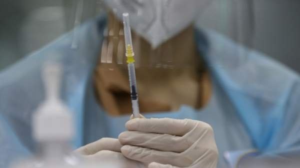 Почти 750 000 болгар уже получили бустерную дозу прививки от коронавируса