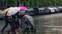 В 15 областях на севере и в области Сливен объявлен желтый код угрозы ливневых дождей