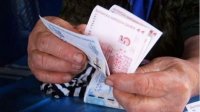 Правительство предоставит по 61 евро беднейшим пенсионерам в апреле