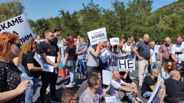 Протесты владельцев заведений и ночных клубов в Благоевграде и Пловдиве