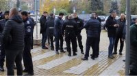 Полицейские протестовали против политизации столкновения с футбольными болельщиками