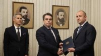 Президент вручил мандат на сформирование правительства сопредседателю &quot;Продолжаем перемены&quot; Асену Василеву