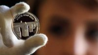 БНБ ввел в обращение новую памятную монету, посвященную зодчему Колю Фичето