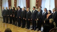 Половина болгар считает служебный кабинет успешным