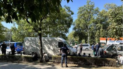 ДТП микроавтобуса с нелегальными мигрантами в центре Софии
