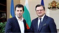 Премьер Петков заверил Дмитрия Кулебу, что Болгария продолжит помогать украинским беженцам