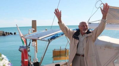 Д-р Куртев, который в одиночку совершил кругосветное плавание к своему 80-летию